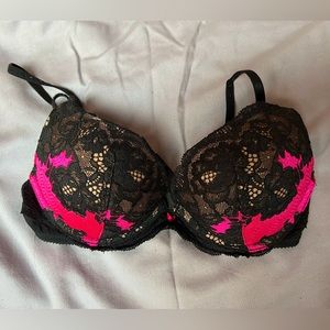 32A bombshell push up bra by Victoria’s Secret in black and metallic pink !